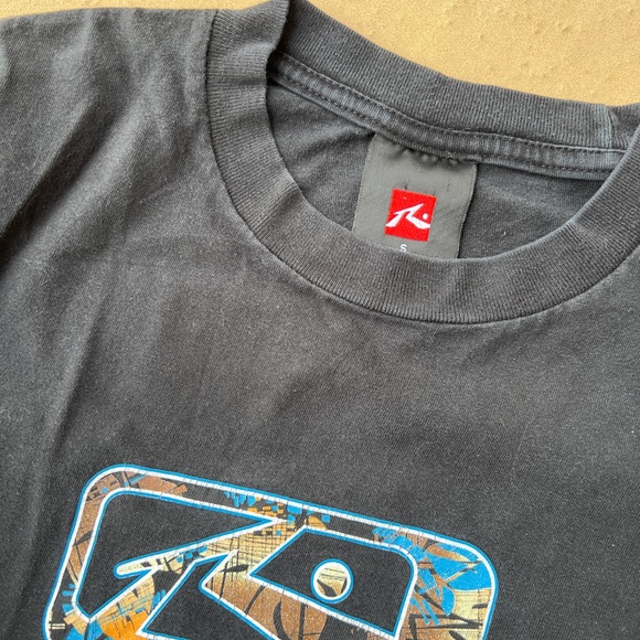 Vintage Rusty Surfboard Graphic Tee - Picture 2 of 4